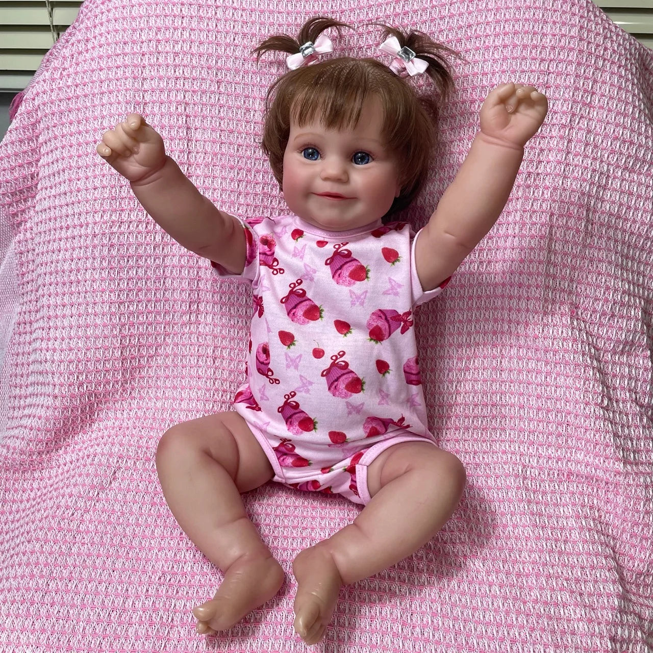50CM Adorable Reborn Baby Doll Maddie Hand-Detailed Painted with Visible Veins Lifelike 3D Painted Skin Tone Christmas Toy Gift